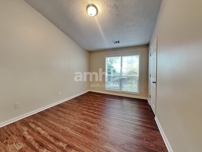 Building Photo - 3670 Sugarbrook Dr