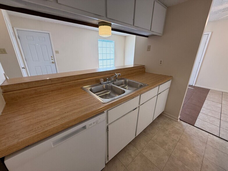 Building Photo - 4504 Chase Cir