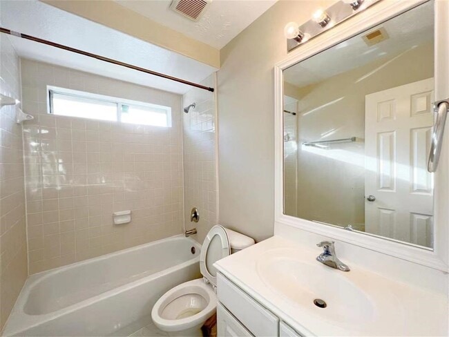 Building Photo - 18102 Red Oak Manor Ln