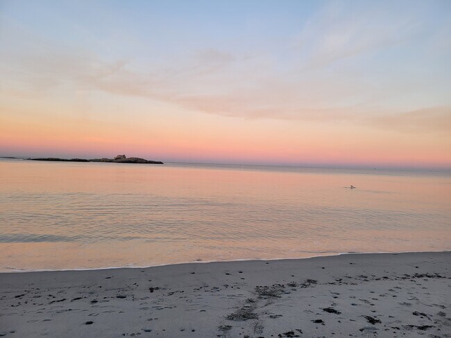 Black rock beach - 50 Summit Ave