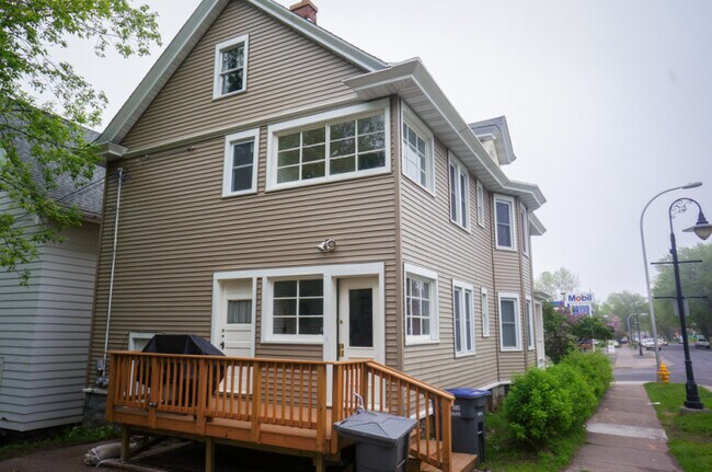 Building Photo - 330-332 N 12th Ave E