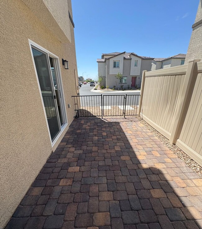 Building Photo - 2 Bedroom Townhouse in North Las Vegas