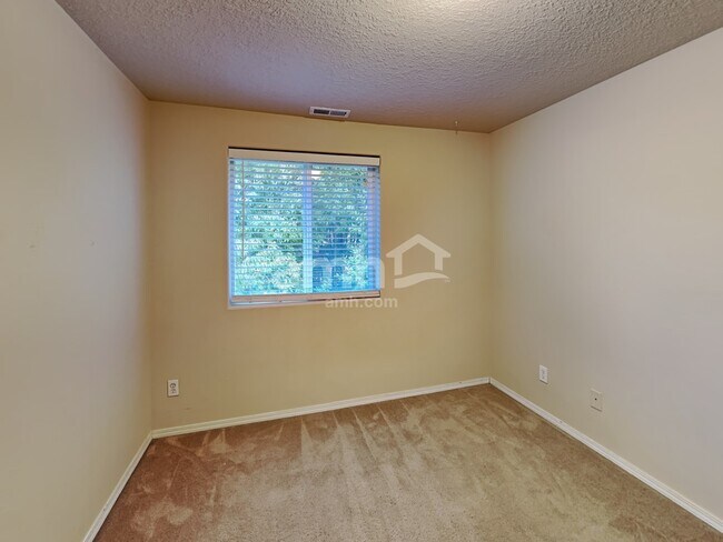 Building Photo - 34607 Rocky Ct