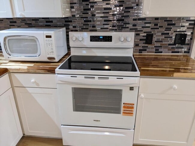 Building Photo - 12100 Lullingstone Rd