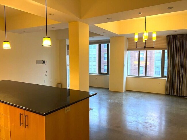 Building Photo - Exceptional condo unit in the heart Boston...