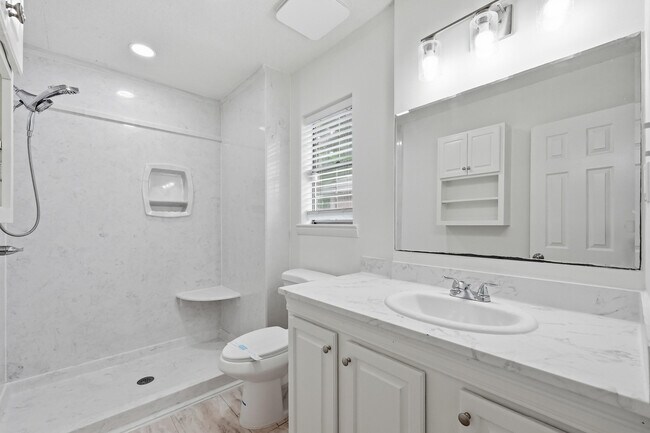 Building Photo - 32 Cascabellas St