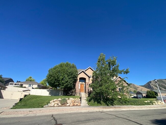 Building Photo - Great home in nice neighborhood