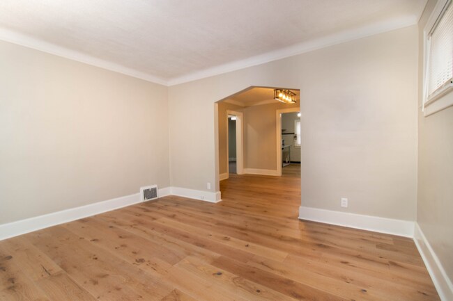 Building Photo - 18142 Riopelle St