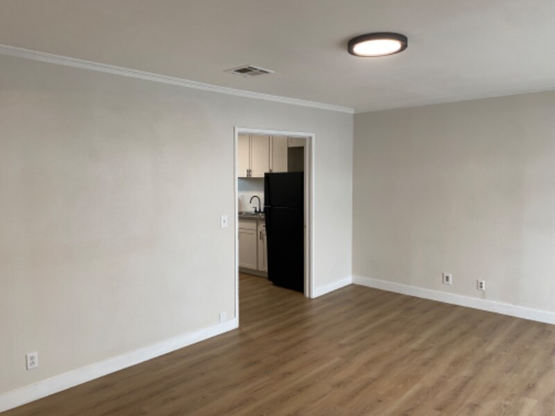 Building Photo - 3514 Center Dr
