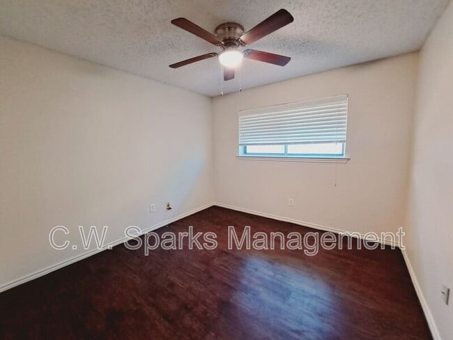 Building Photo - 4106 Cedar Creek Dr