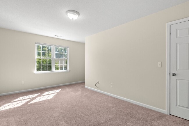 Building Photo - Great Townhouse - Convenient Arden Location