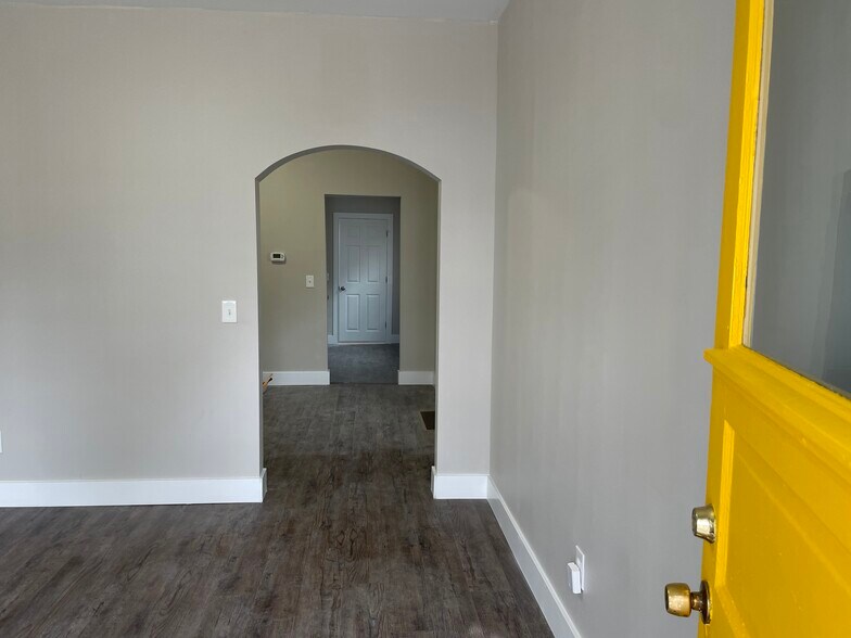 Building Photo - 1585 E 32nd St