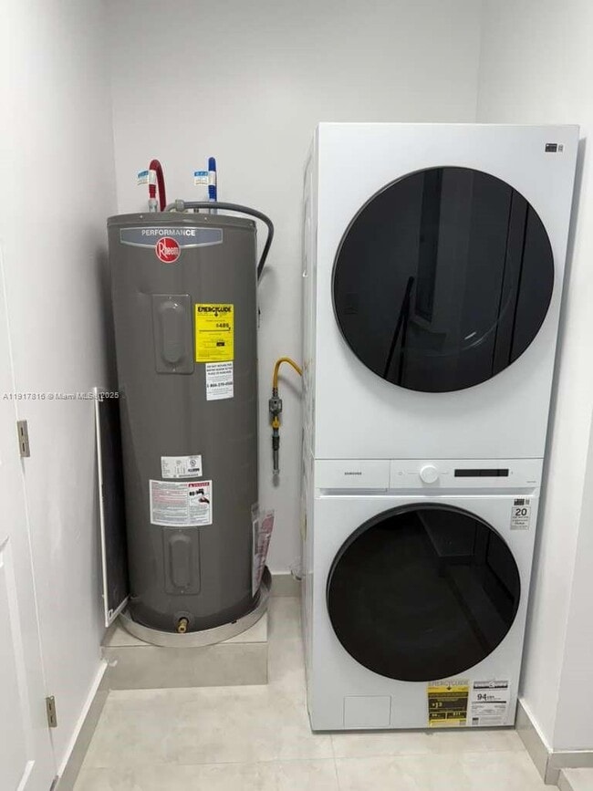 Building Photo - 7781 Simms St