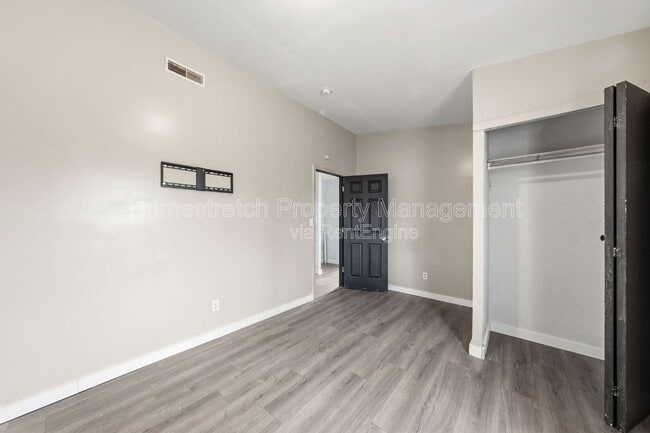 Building Photo - 133 St Thomas Ln