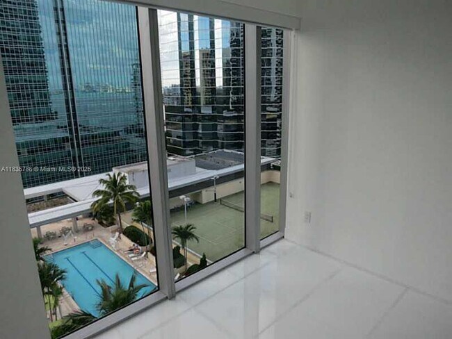 Building Photo - 1300 Brickell Bay Dr