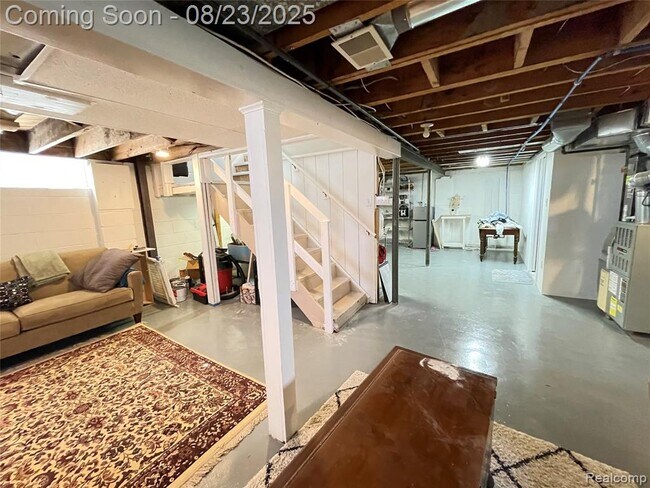 Building Photo - 1610 Eaton Rd