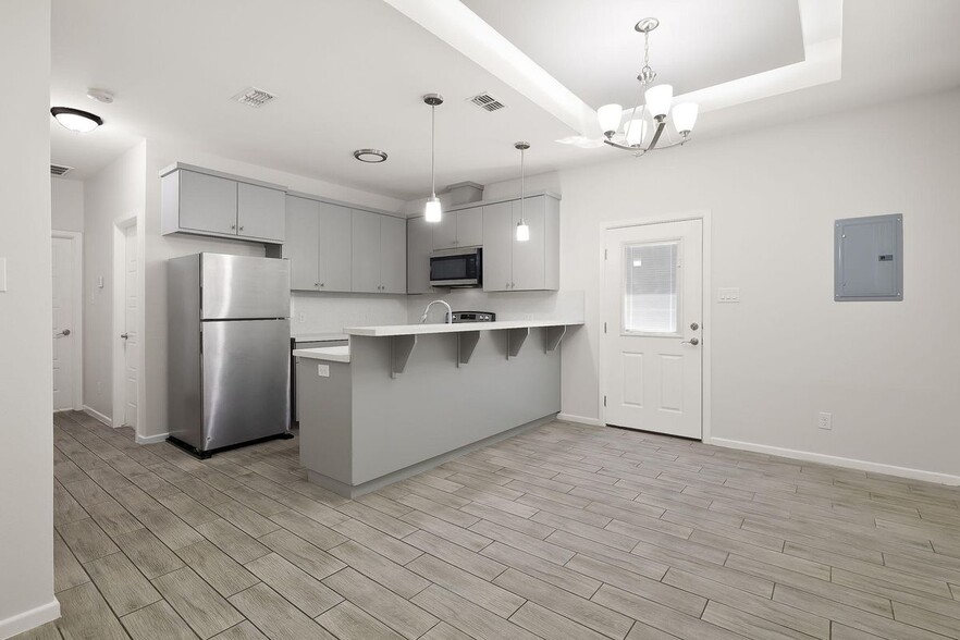 Building Photo - 4709 Magnolia Ave