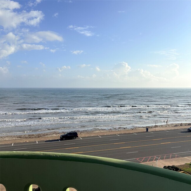 Building Photo - 9420 Seawall Blvd