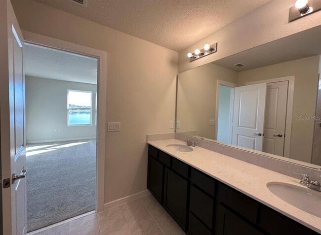 Building Photo - 5322 Royal Point Ave