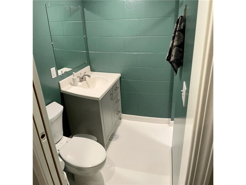 Building Photo - 901 Summer St NE