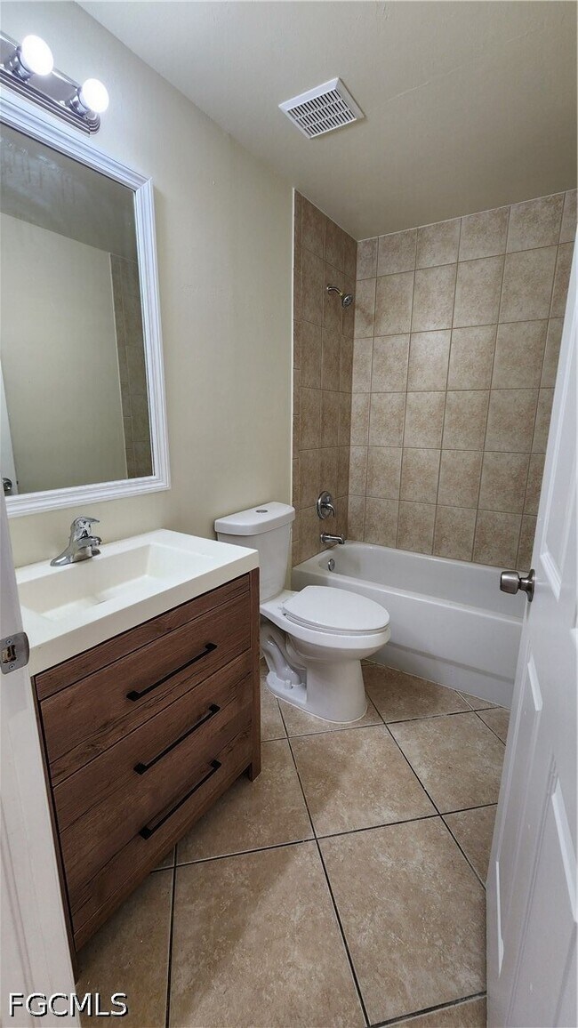 Building Photo - 2118 Snead Dr