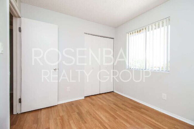 Building Photo - 1050 W University Dr