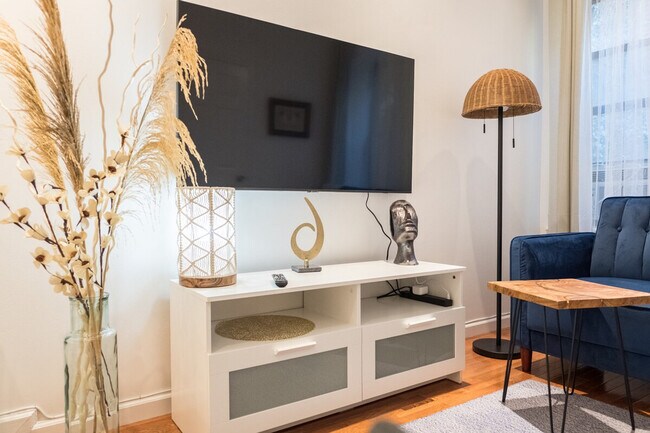 Building Photo - 317 E 75th St