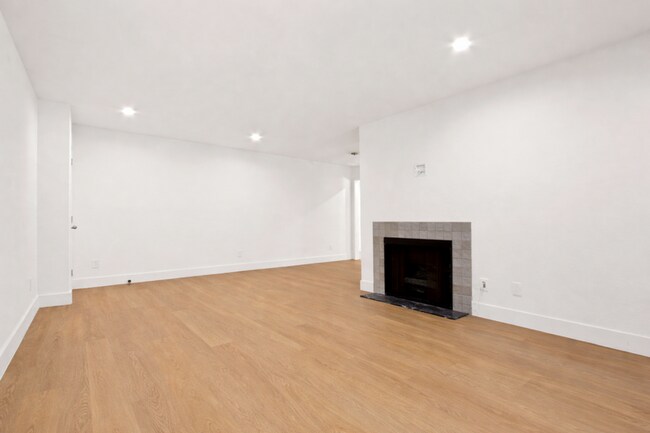 Building Photo - 11737 Courtleigh Dr