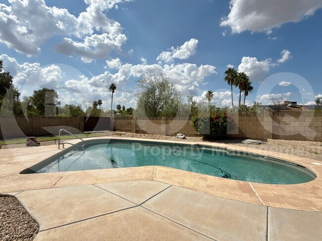 Building Photo - 10312 E Cactus Rd