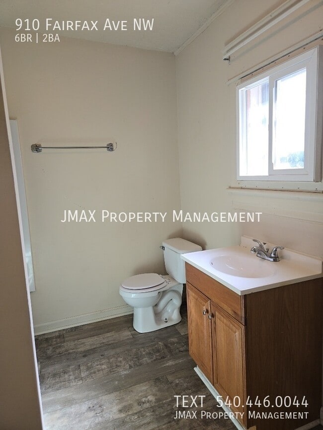 Building Photo - 910 Fairfax Ave NW