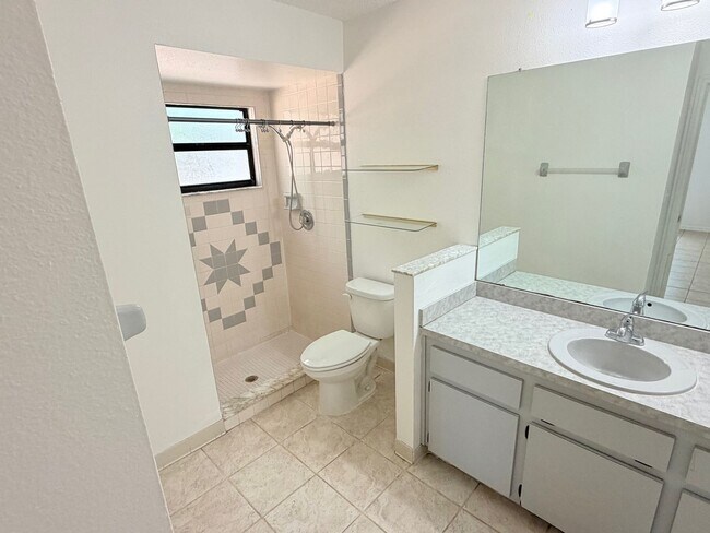 Building Photo - READY TO MOVE INTO 3/2/2 WITH IDEAL LOCATION!!!!