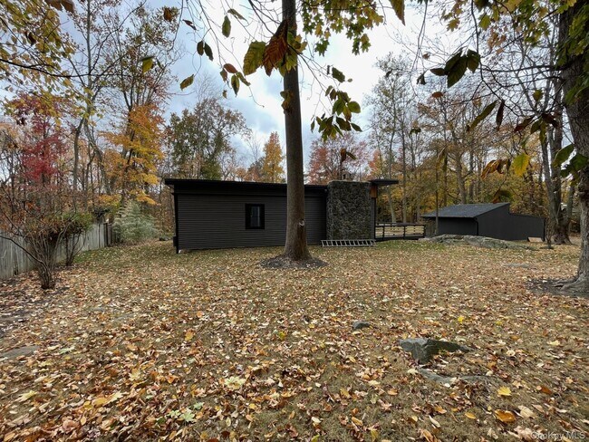 Building Photo - 6 Indian Hill Ln