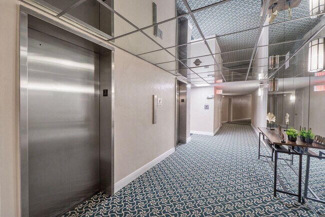 Building Photo - 2851 S Ocean Blvd