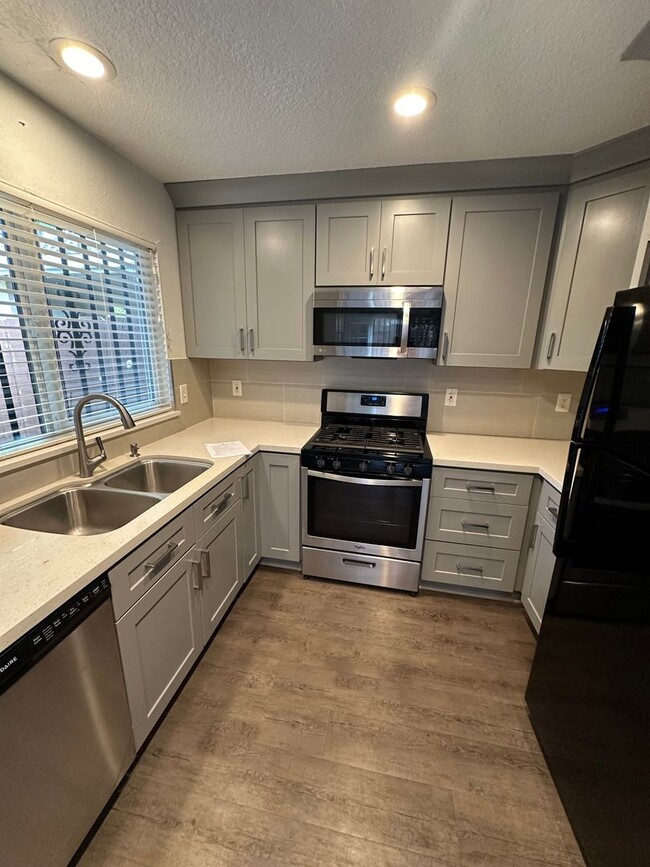 Updated HalfPlex Ready To Move In - 7229 Village Green Dr Stockton CA ...