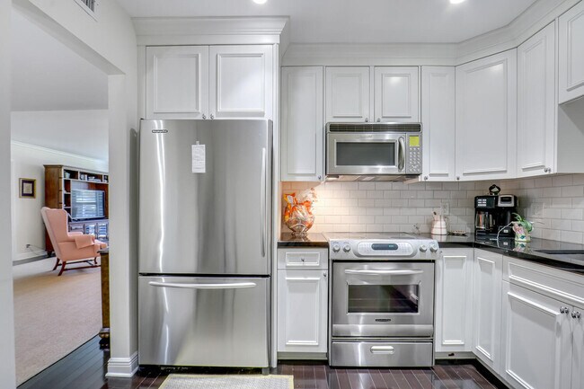 Building Photo - 3800 Washington Rd