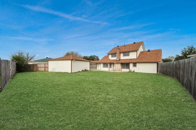 Building Photo - 15423 Ridingwood Dr