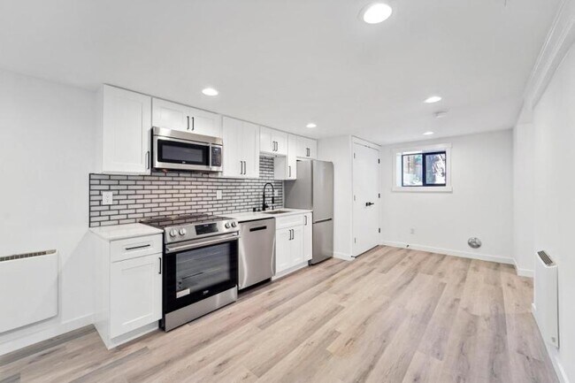 Building Photo - 2 bedroom in Seattle WA 98117