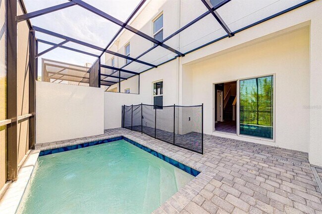 Building Photo - 400 Famagusta Dr
