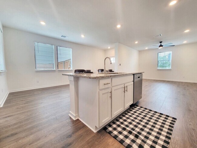 Building Photo - Spacious 4/BR 2.5/BA Retreat with Fenced Yard and Smart Features