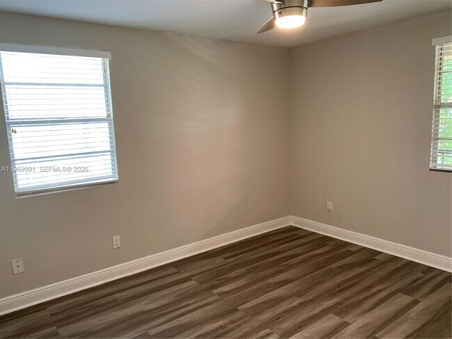 Building Photo - 1261 SW 46th Ave