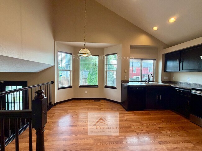 Building Photo - 1428 Coolcrest Dr