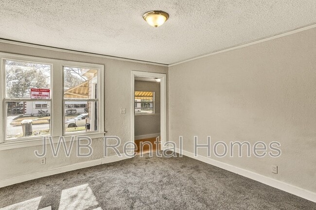 Building Photo - 1171 W 12th St