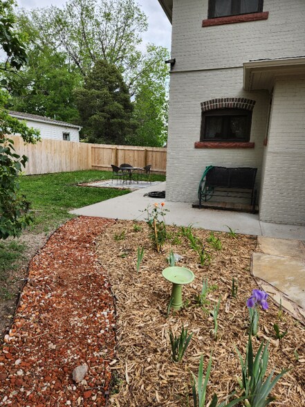 Building Photo - 714 E 17th St