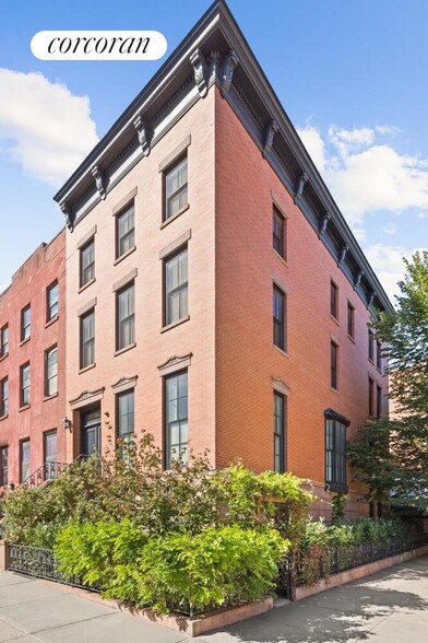 Building Photo - 145 Gates Ave