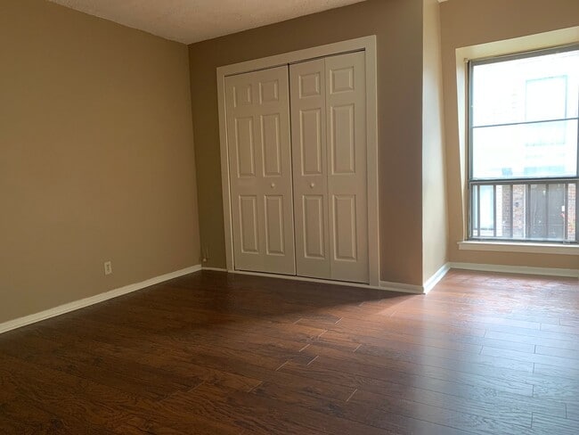 Building Photo - UNDER REPAIR