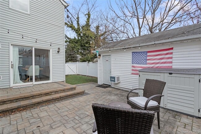 Building Photo - 6 Charles Pl