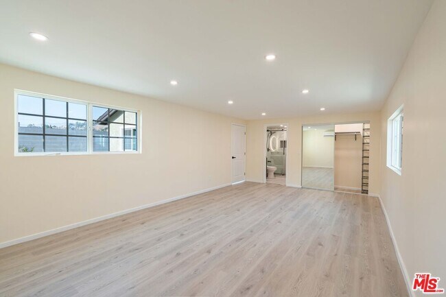 Building Photo - 9701 Wheatland Ave