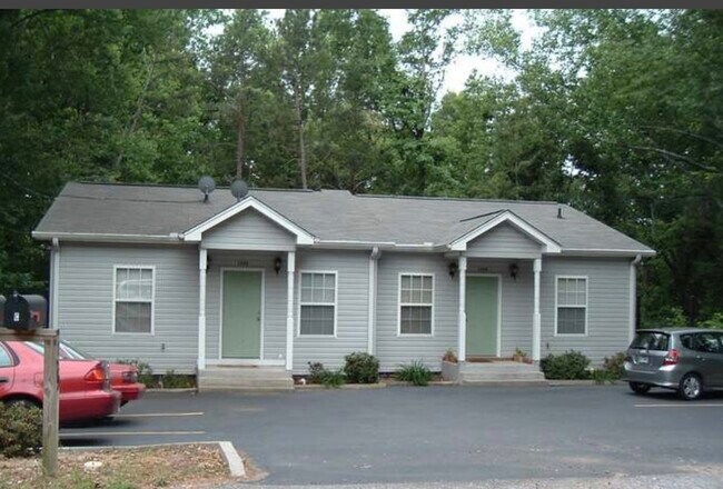 Primary Photo - 129 Harrington Ave