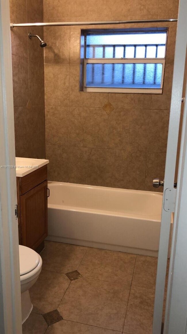 Building Photo - 1995 NE 167th St