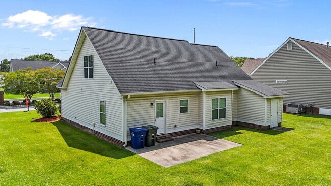 Building Photo - 2400 Camille Dr